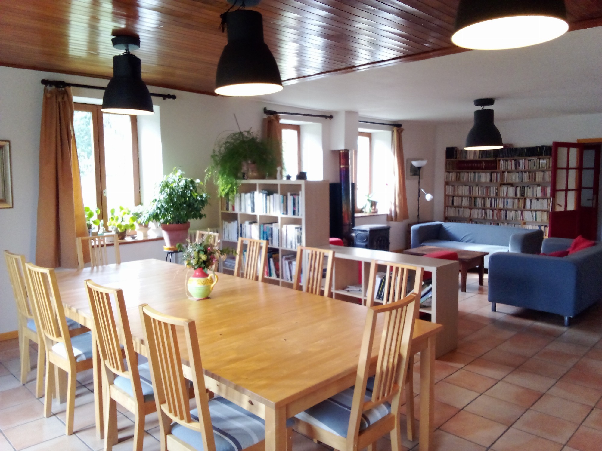 Séjour et salle à manger du gîte 12 places